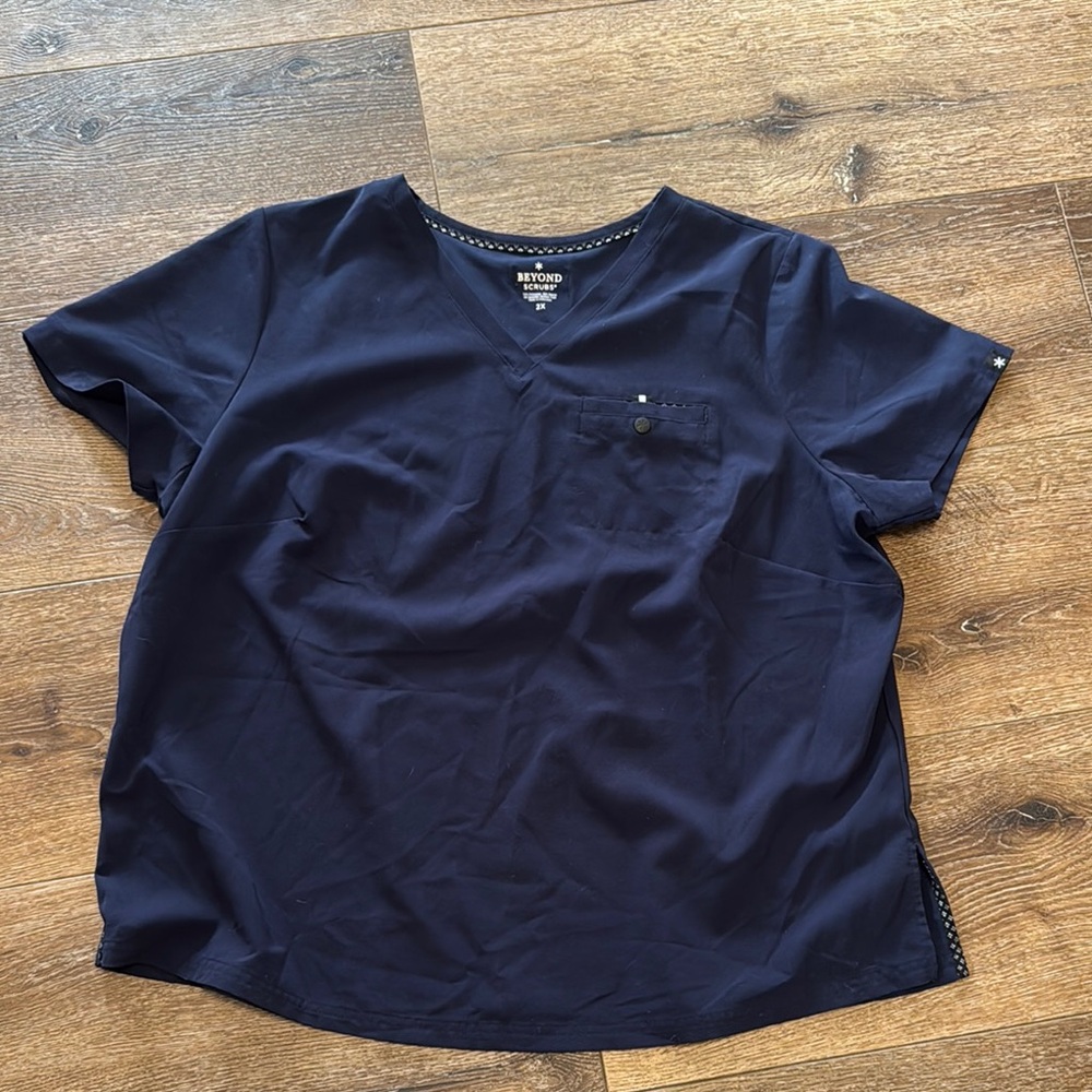 Beyond scrubs navy‎ scrub top 2X